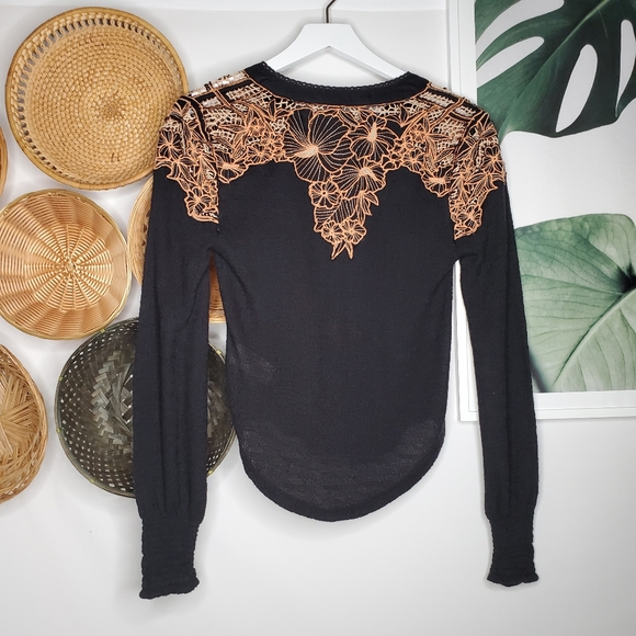 Free People Easy Breezy Henley Floral Embroidered Blouse NEW - Picture 3 of 7